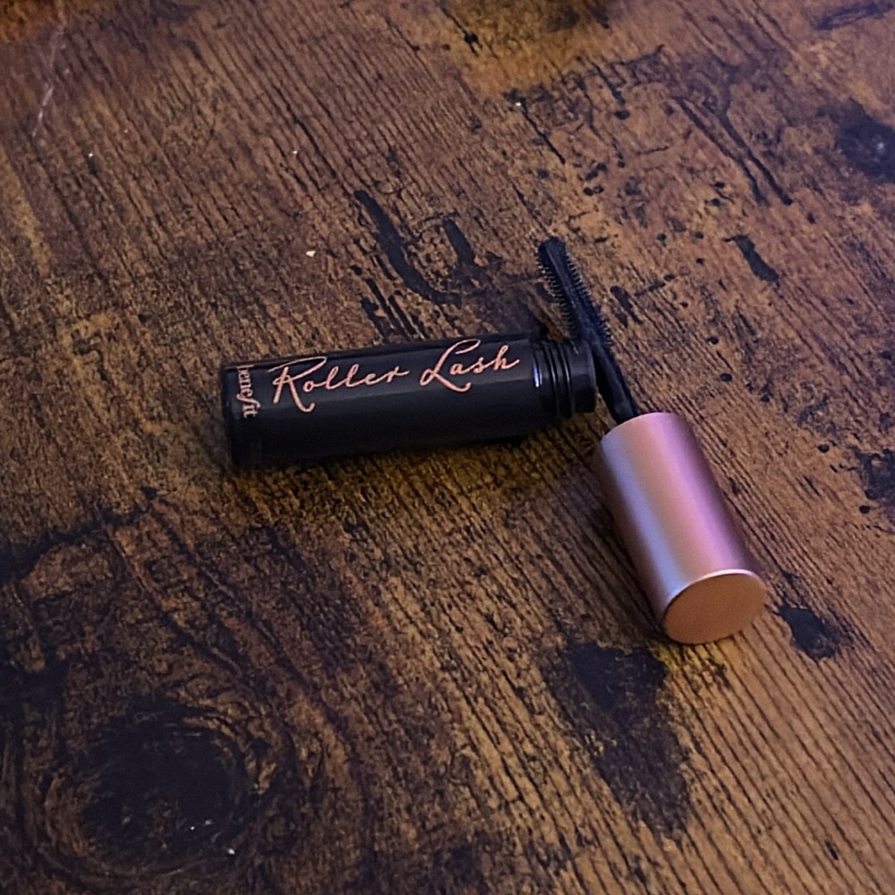 💕 Travel Mascara by benefit - Picture 3 of 3